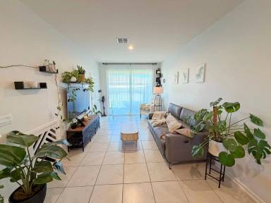 Main picture of 71 Crooked Branch Way