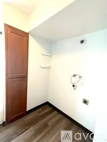 Main picture of 2551 San Leandro Blvd