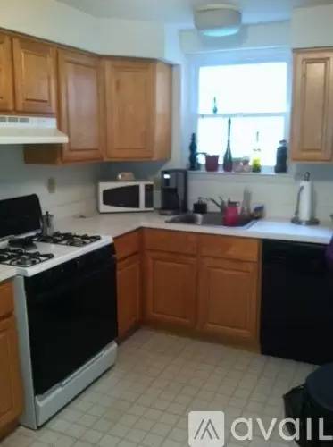 Main picture of 621 S Delhi St