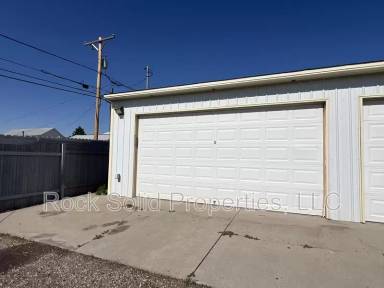 Main picture of 2415 E 9th St