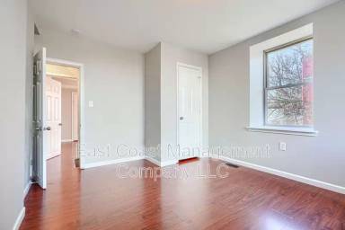 Main picture of 2860 W Baltimore St