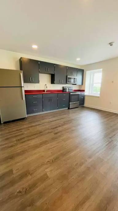 Main picture of 5 S Village Ave