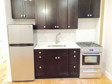 Main picture of 340 Maple St