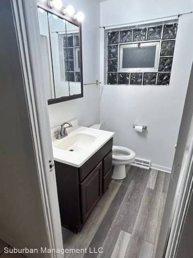 Main picture of 7139 W 63rd Pl