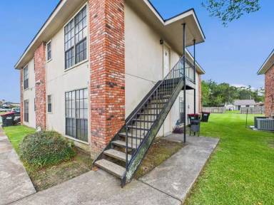 Main picture of 105 Country Ln