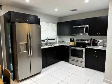 Main picture of 999 NW 80th St