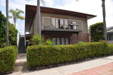 Main picture of 4884 Muir Ave