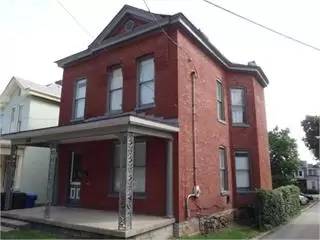 Main picture of 209 E Maxwell St