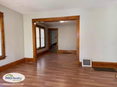 Main picture of 100 E 36th St