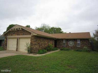 Main picture of 9405 NE Stardust Ln