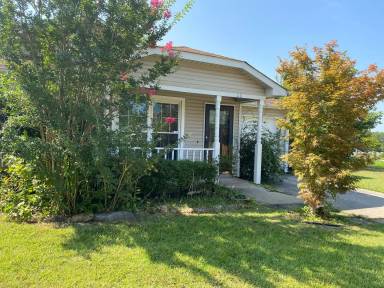 Main picture of 118 Oakline Dr