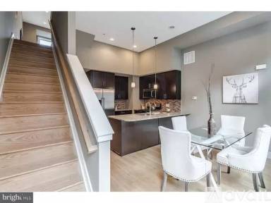 Main picture of 819 Montrose St