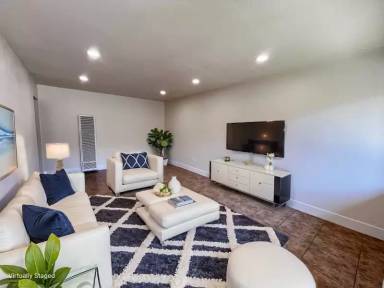 Main picture of 1521 E Canfield Ln