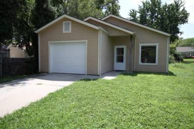 Main picture of 615 W 1st St