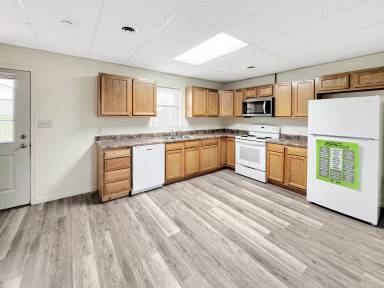 Main picture of 222 3rd Ave