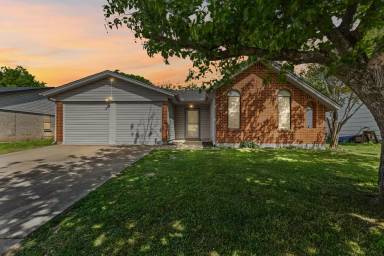 Main picture of 1420 Laurel Ln