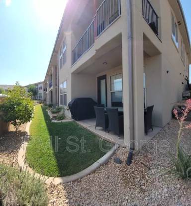 Main picture of 141 E London Ln