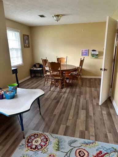 Main picture of 105 Central Dr