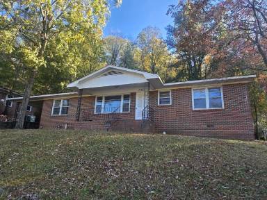Main picture of 2000 Lynn Rd