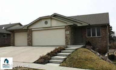 Main picture of 6601 S 57th St