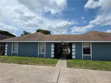 Main picture of 900 W Caffery Ave