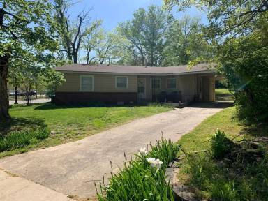 Main picture of 805 N Hall Ave