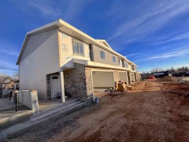 Main picture of 361 N 400 W