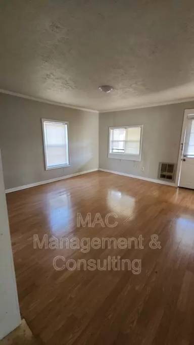 Main picture of 311 S Mark Twain St