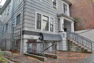 Main picture of 828 NW 21st Ave