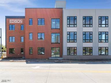 Main picture of 400 SW 7th St