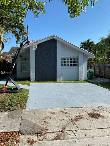 Main picture of 8980 SW 4th Ln