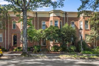 Main picture of 435 W Princess Anne Rd