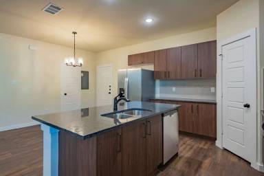 Main picture of 643 Wheatfield Dr