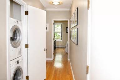 Main picture of 245 W Newton St