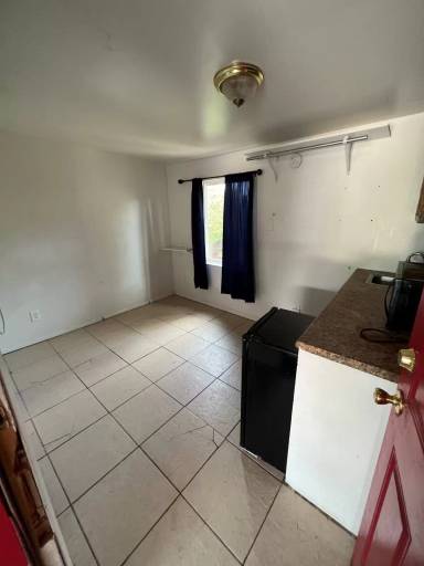 Main picture of 1008 W University Dr