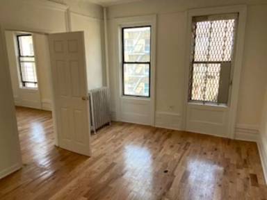 Main picture of 2650 Marion Ave