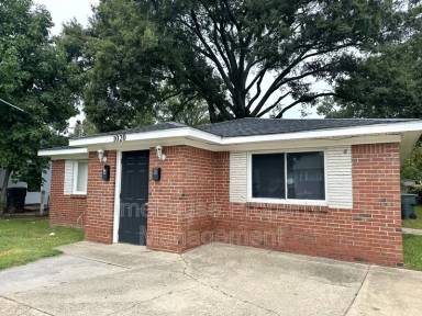 Main picture of 1020 E Chester St