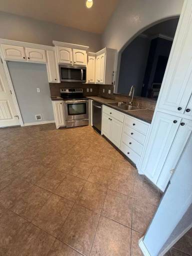 Main picture of 1102 Red Oak Dr