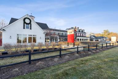 Main picture of 2178 Post Rd