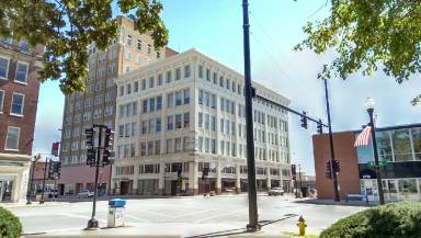 Main picture of 500 Maine St