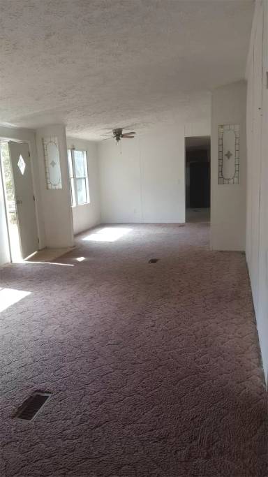 Main picture of 11 Robin Ln E