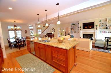 Main picture of 135 E Ave