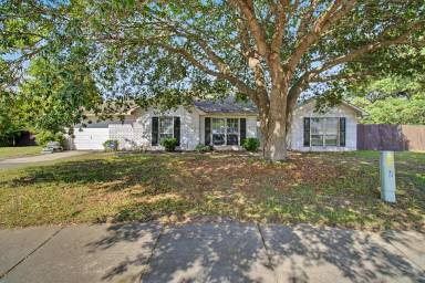Main picture of 404 Clairemore Ct