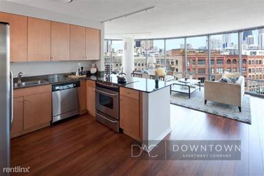 Main picture of 410 W Grand Ave