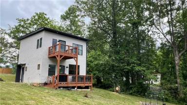 Main picture of 17 Monarch Ln