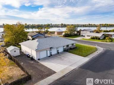 Main picture of 303 W Nelson Rd