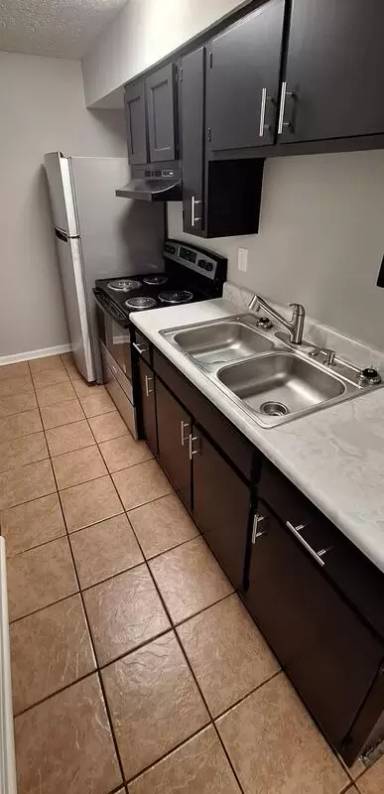 Main picture of 678 Knox Blvd