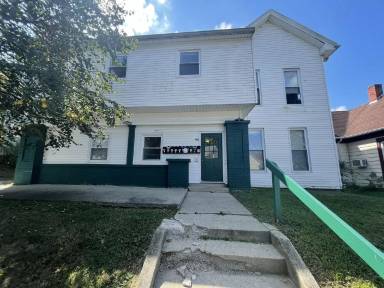 Main picture of 416 E 2nd Street