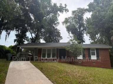 Main picture of 17 Vineyard Dr