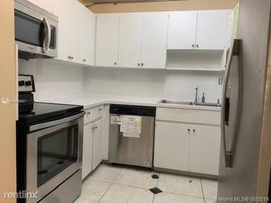 Main picture of SOVEREIGNS CONDO